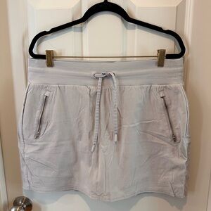 Athleta Skort Size 14 Light Gray Athletic Built-In Shorts Zip Pockets